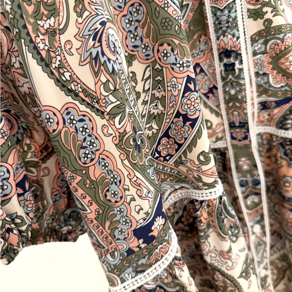 Paisley print hi/lo midi dress with white lace detail - Picture 2 of 2